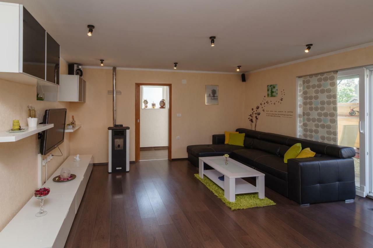 Apartment Sarar *